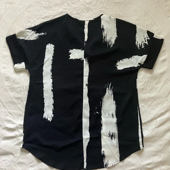 SHEIN black and white blouse - Picture 2 of 5